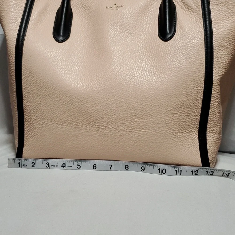 Kate spade large peachy pink and black pebbled leather tote bag
